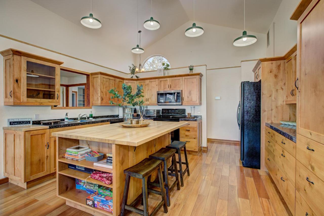 Twin Pines Cabin In Wilderness Ranch On Hwy 21, Amazing Views, 20 Ft Ceilings, Fully Fenced Yard, Pet Friendly, , Go Paddle Boarding At Lucky Peak, Or Snowshoeing In Idaho City And Take In The Hot Springs, Sleeps 10! บอยซี ภายนอก รูปภาพ