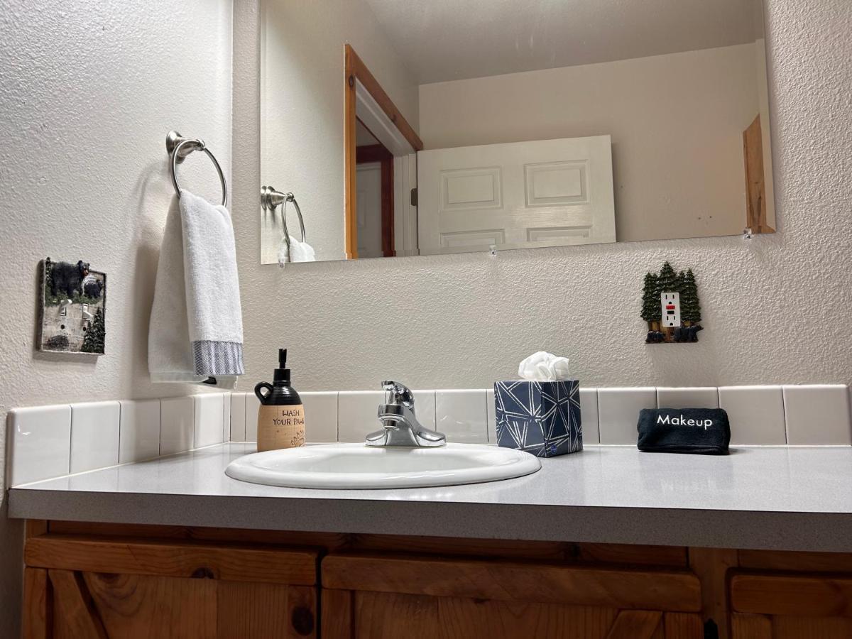 Twin Pines Cabin In Wilderness Ranch On Hwy 21, Amazing Views, 20 Ft Ceilings, Fully Fenced Yard, Pet Friendly, , Go Paddle Boarding At Lucky Peak, Or Snowshoeing In Idaho City And Take In The Hot Springs, Sleeps 10! บอยซี ภายนอก รูปภาพ